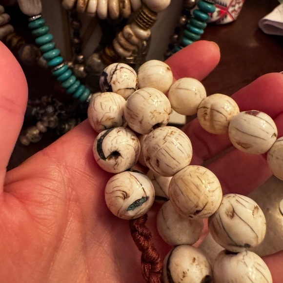 Antique White Conch with Turquoise and Coral inlay Beaded Necklace - Picture 5 of 6